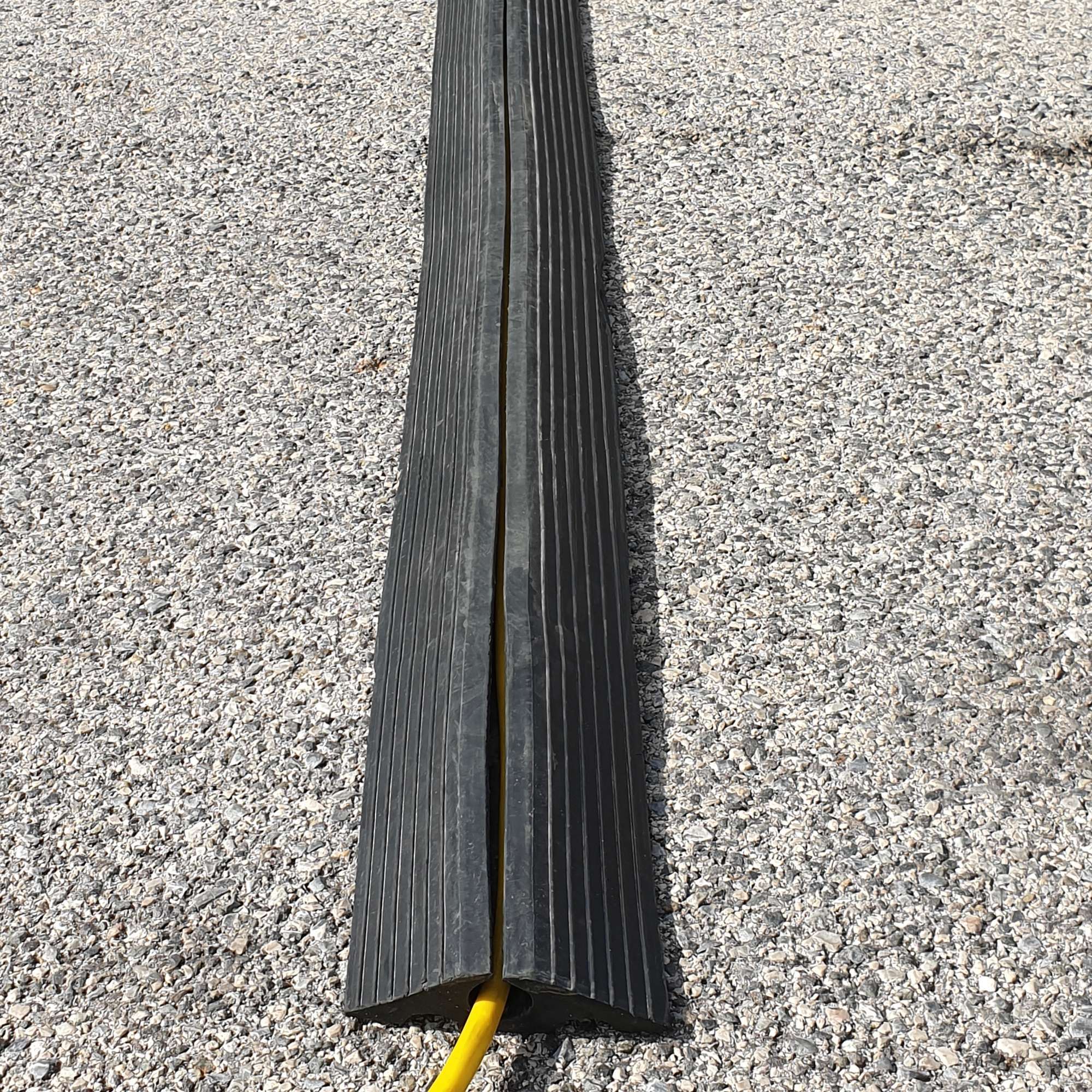 MORION Kabelbrücke zum Aufrollen, Hartgummi, schwarz, 1 Kabelschacht D 20mm, 10.000x100x30mm