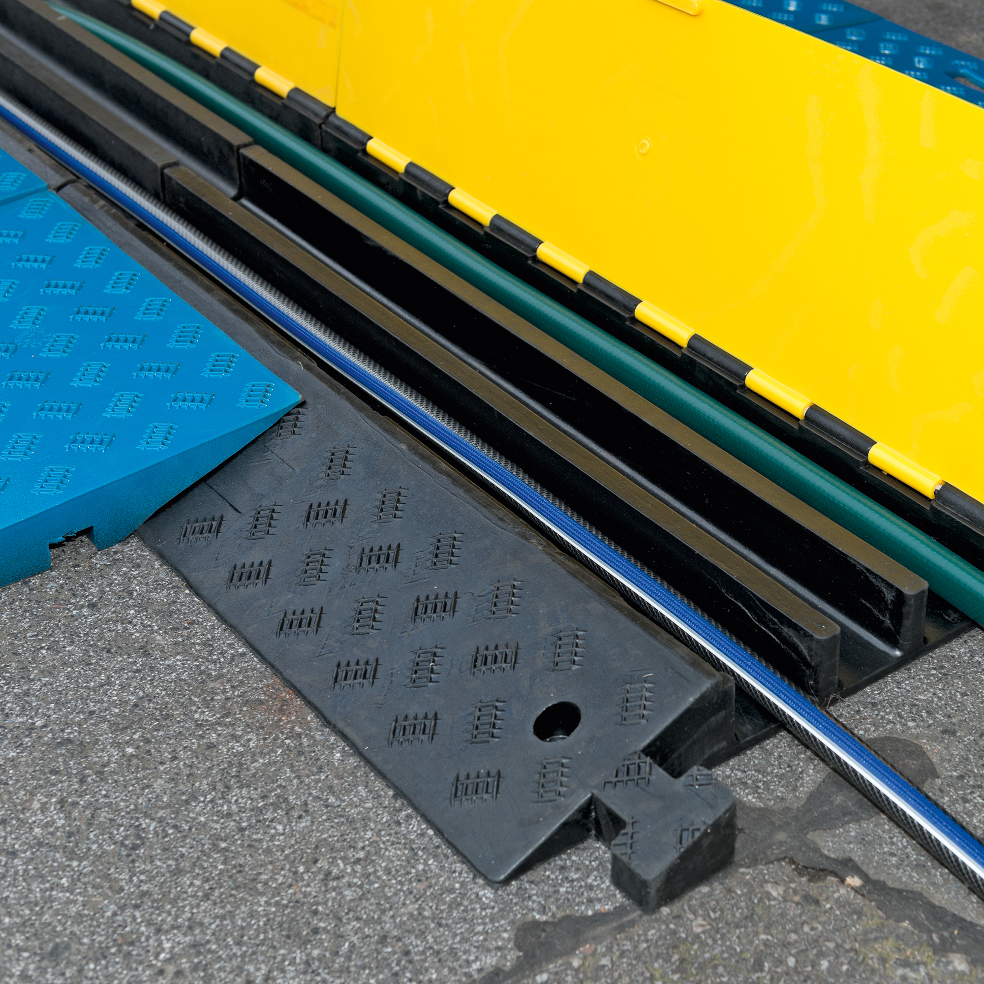 Rollstuhlrampen-Set, für 3-Kanal-Kabelbrücke, aus Recycling-Gummi, blau, 744 x 880 x 75 mm