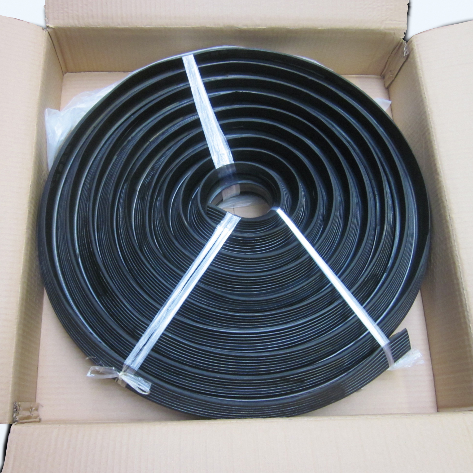 MORION Kabelbrücke zum Aufrollen, Hartgummi, schwarz, 1 Kabelschacht D 20mm, 10.000x100x30mm