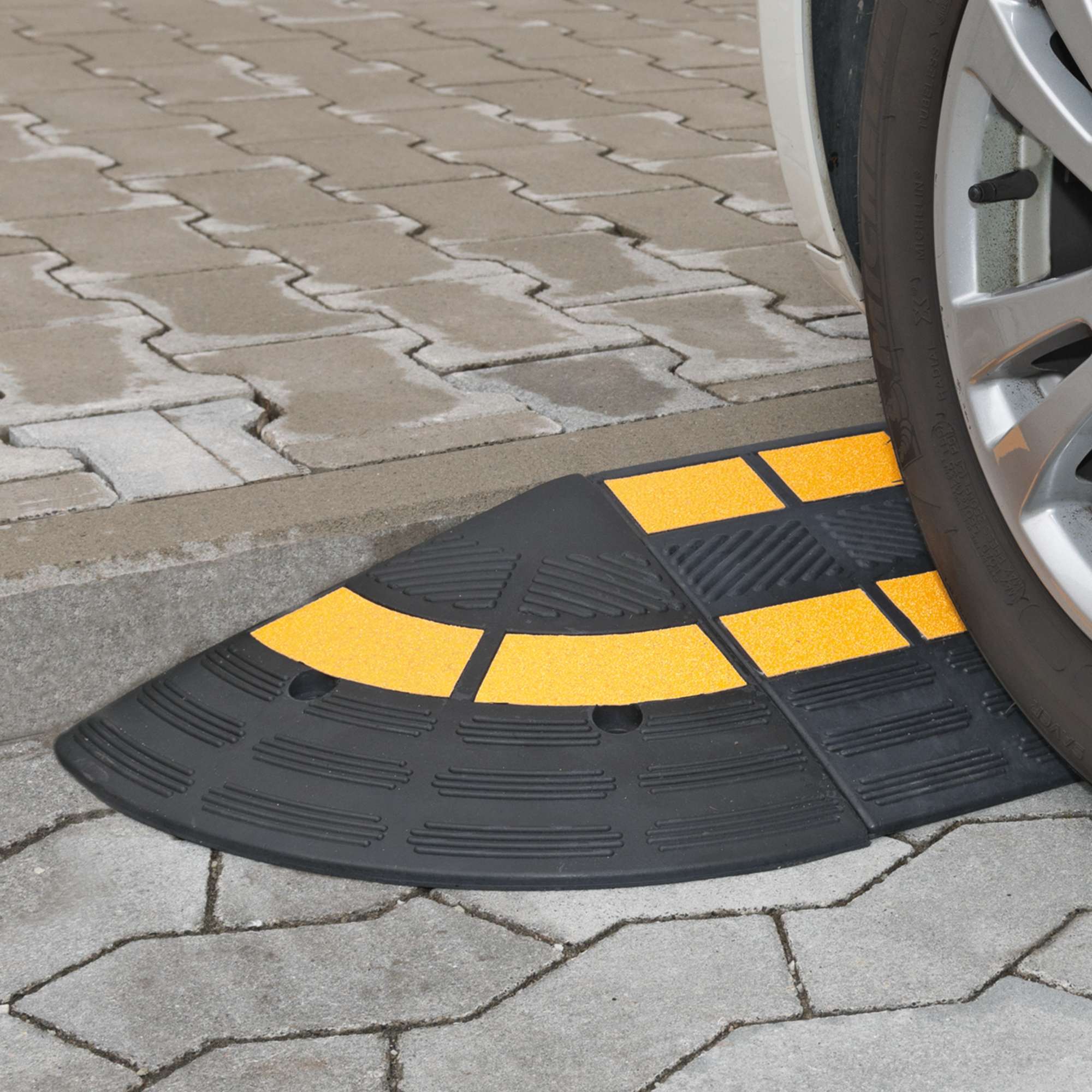 MORION Bordstein-Rampe Gummi, Abschlusselement, schwarz, gelb reflektierend, bis 40 t