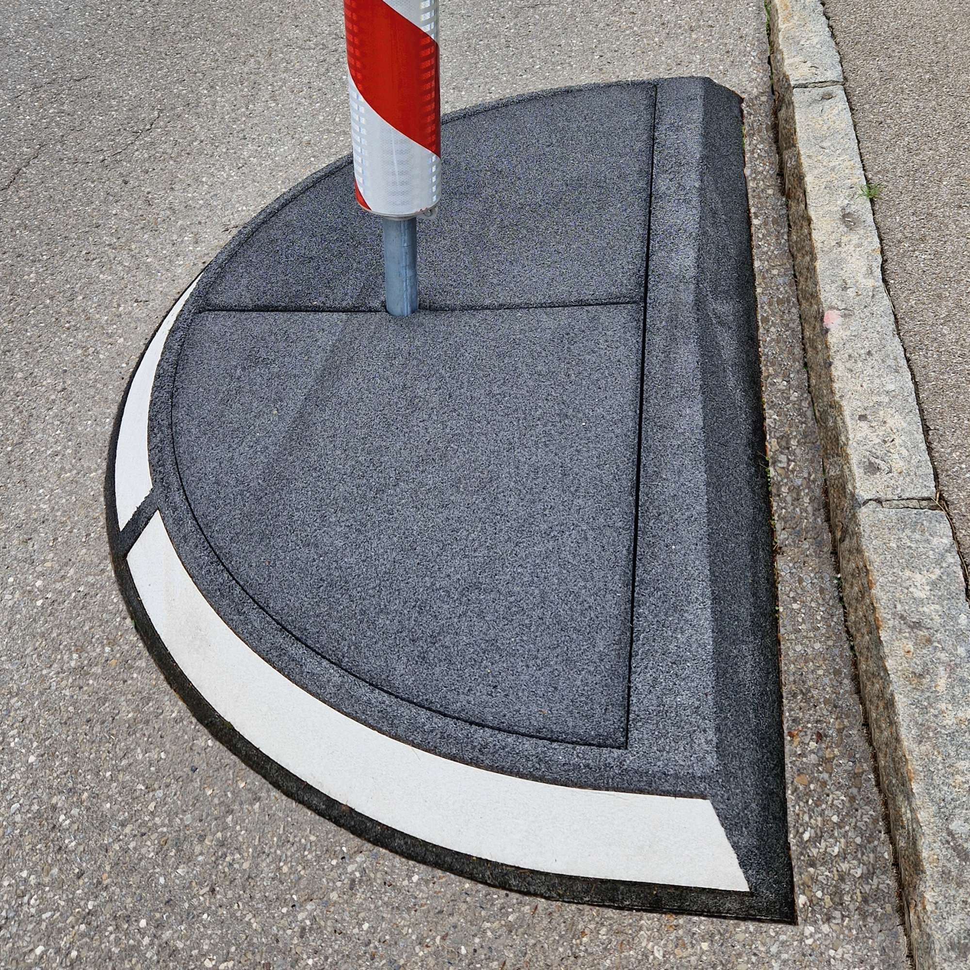 GAMMA Verkehrsinsel, aus Gummigranulat